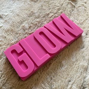 Glam Glow highlighter palette